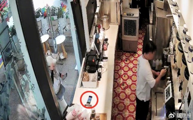 奶茶店一员工偷换收款二维码 顾客付款进了员工口袋